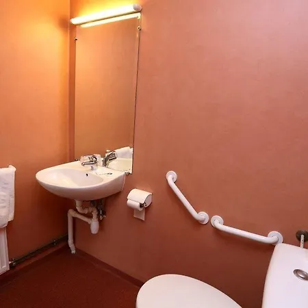 Otel Brit Essentiel Reims 2*