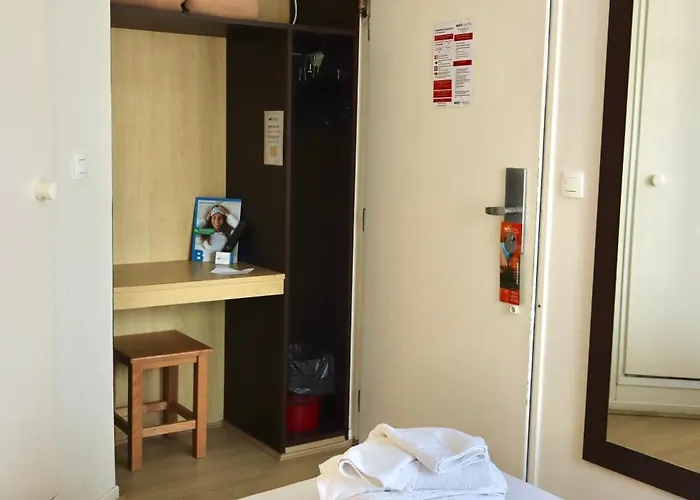 Brit Essentiel Reims Hotel